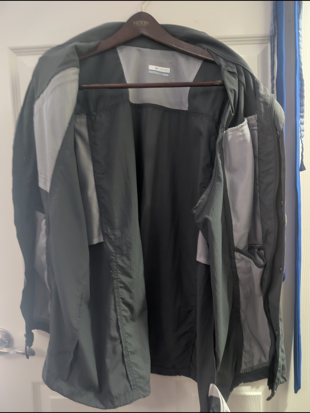 Columbia Men's Charcoal Gray Outdoor Vest - Picture 5 of 6